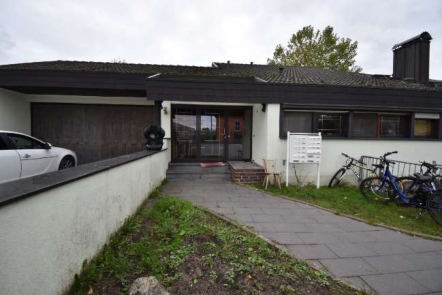 Garage, Einfamilienhaus mit Einliegerwohnung in Neumarkt in der Oberpfalz - Bild 4