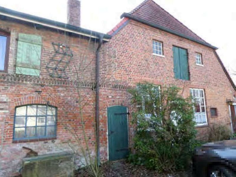 Wohnhaus, Werkstattgebäude, 2 Garagen und Zuwegung in Quickborn - Bild 1