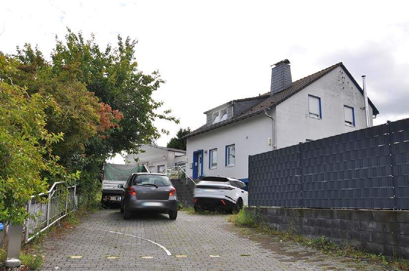 Kfz-Stellplatz, Gewerbeeinheit (z.B. Laden, Büro), Garage, Einfamilienhaus in Wermelskirchen - Bild 1