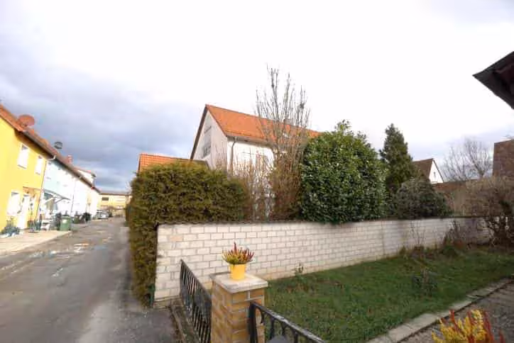 Doppelhaushälfte mit Einzelgarage in Neutraubling - Bild 4