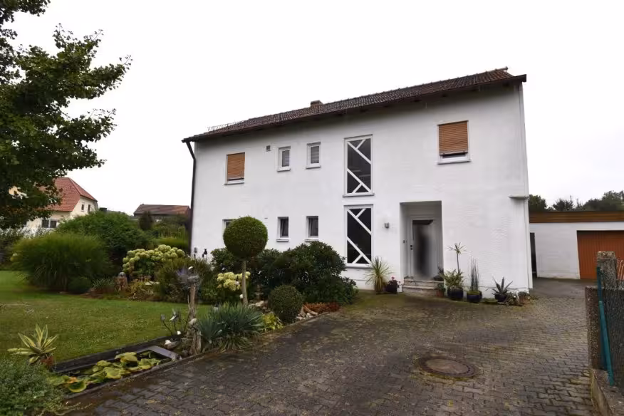 Zweifamilienhaus in Batzhausen - Bild 1