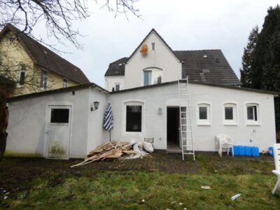 Wohnhaus mit Einliegerwohnung und Anbau in Heistedter Straße 60, 25746 Heide - Bild 1