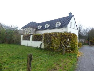Baugrundstück, Einfamilienhaus, ehemaliges landwirtschaftl. Anwesen bestehend aus einem , Nebengebäuden, Stalltrakt, Bewegungshalle, Weidegrundstücken, in Mooßweg 7, 46519 Alpen, Menzelen - Bild 1