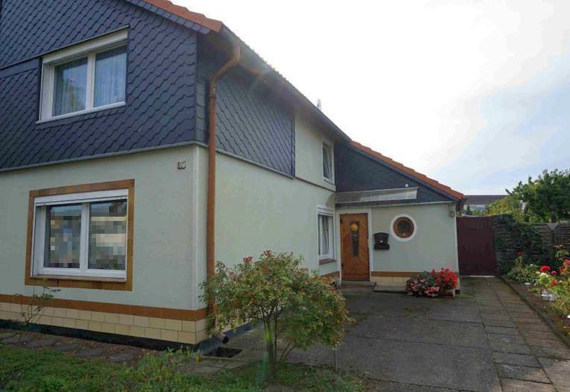 Doppelhaushälfte mit Nebengebäude in Güstrow - Bild 1