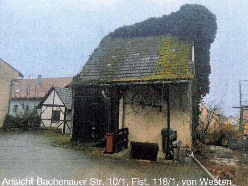 Doppelhaus mit Nebengebäuden in Gundelsheim - Bild 3