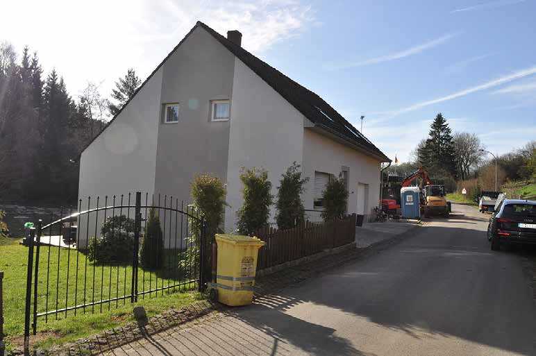 Garage, Einfamilienhaus, Nebengebäude (ehemalige Scheune / Stall) in Dahlem - Bild 3