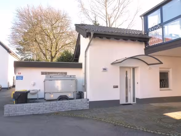 Einfamilienhaus mit 3 Garagen als Wohnungseigentum in Viersen - Bild 1