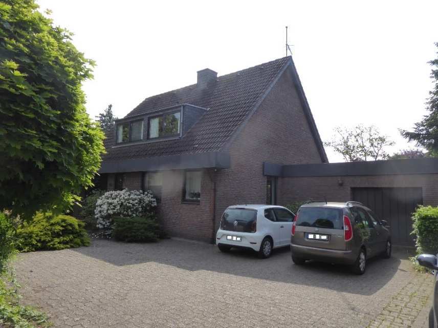 Einfamilienhaus mit Garage und Wegeanteile in Krefeld - Bild 1