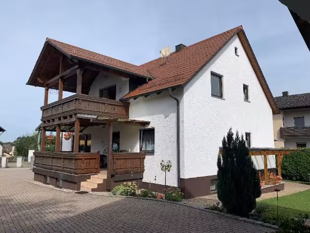 Zweifamilienhaus in Nittendorf - Bild 1