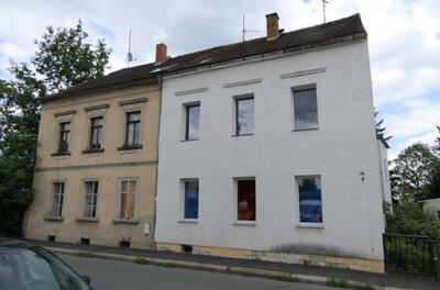 2 Wohngebäude mit abrissreifen teilmassiven Nebengebäude in Gaststraße 6, 02763  Zittau - Bild 1