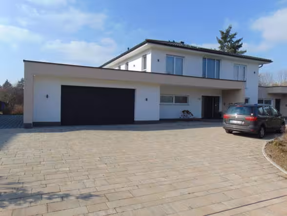 Wohnhaus-Altbau mit Garage u. Nebengebäude; Wohnhaus-Neubau mit Doppelgarage in Memmelsdorf - Bild 2
