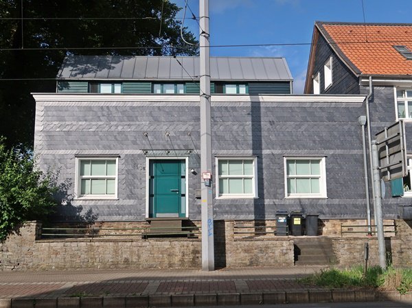 Kfz-Stellplatz, Garage, Einfamilienhaus, Einfamilienhaus, einseitig angebaut, 2 Garagen, Stepllplatz in Bochum - Bild 2