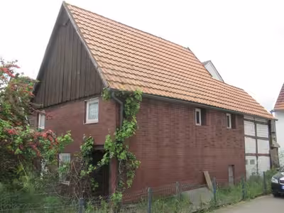 Wohnhaus und rückwärtiger Anbau in Bosseborner Straße 20, 37671 Höxter, Ovenhausen - Bild 1