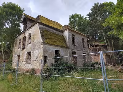 Ruinöses ehem. Wirtschaftsgebäude und ruinöses Nebengebäude in Am Anger (ohne Hausnummer), 17158 Groß Markow - Bild 1