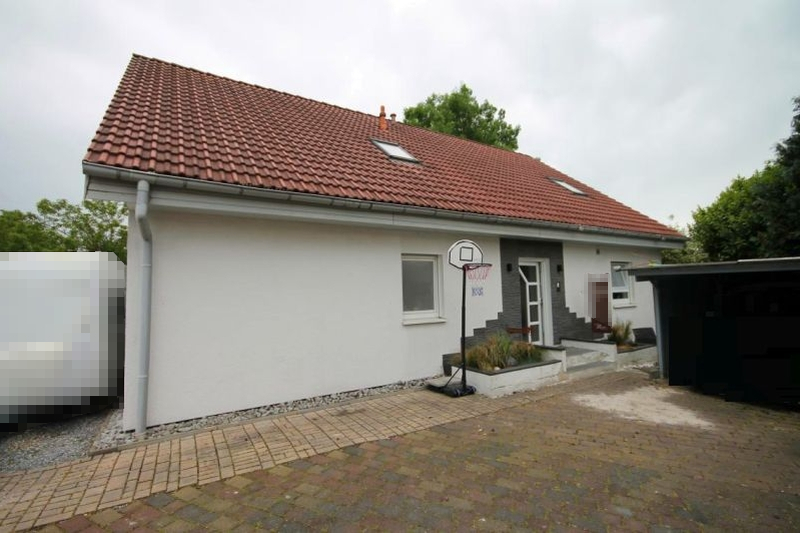 Einfamilienhaus mit Einliegerwohnung und Carport in Tierhaupten - Bild 4