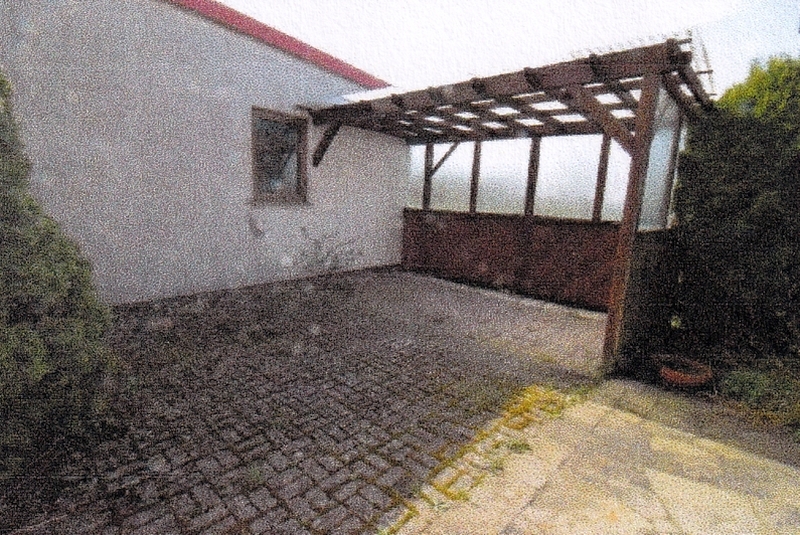 Wohnhaus mit Pkw-Garage und Lkw-Garage in Unterschneidheim - Bild 3