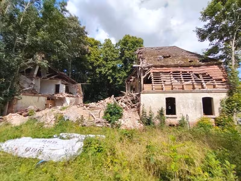 Ruinöses ehem. Wirtschaftsgebäude und ruinöses Nebengebäude in Groß Markow - Bild 3