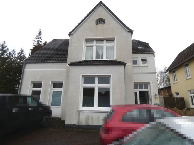 Wohnhaus mit Einliegerwohnung und Anbau in Heide - Bild 4
