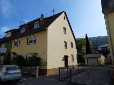 Dreifamilienhaus mit Garage in Kirschgartenstraße 95, 69126 Heidelberg - Bild 1