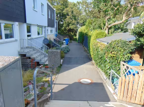 Einfamilienreihenmittelhaus, Hofraum, Garten, Garage in Höchberg - Bild 8