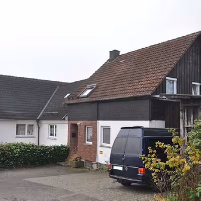 Mehrfamilienhaus, 4 Garagen, 1 Carport, 3 Kfz-Stellplätze in Rosenstraße 16, 51647 Gummersbach, Gimborn - Bild 1