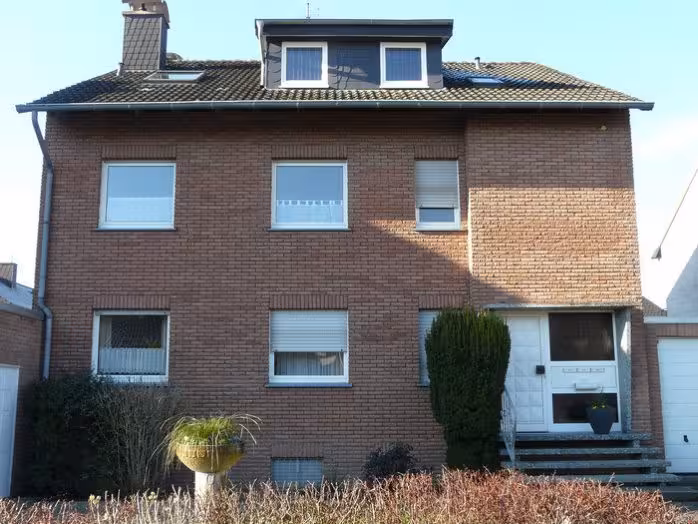 Dreifamilienhaus mit Garagen in Welver - Bild 2