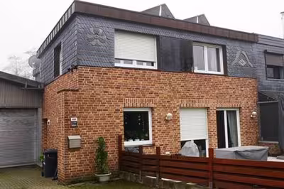 Wohn-/Geschäftshaus, zwei Gewerbehallen in An der Insel 26 a, 41352 Korschenbroich - Bild 2