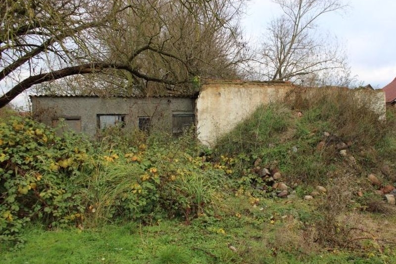 Wohnhaus mit Nebengebäuden und unbebaute Grundstücke in Neubrandenburg - Bild 4
