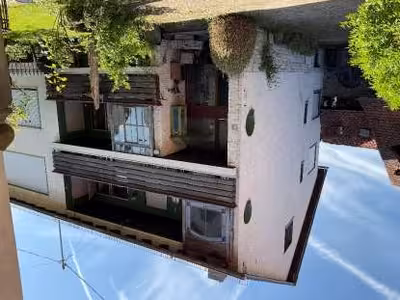 unterkellertes Wohnhaus mit Nebengebäude in Ludwigstraße  13, 97762 Gauaschach - Bild 1