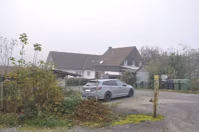 Mehrfamilienhaus, 4 Garagen, 1 Carport, 3 Kfz-Stellplätze in Rosenstraße 16, 51647 Gummersbach, Gimborn - Bild 1
