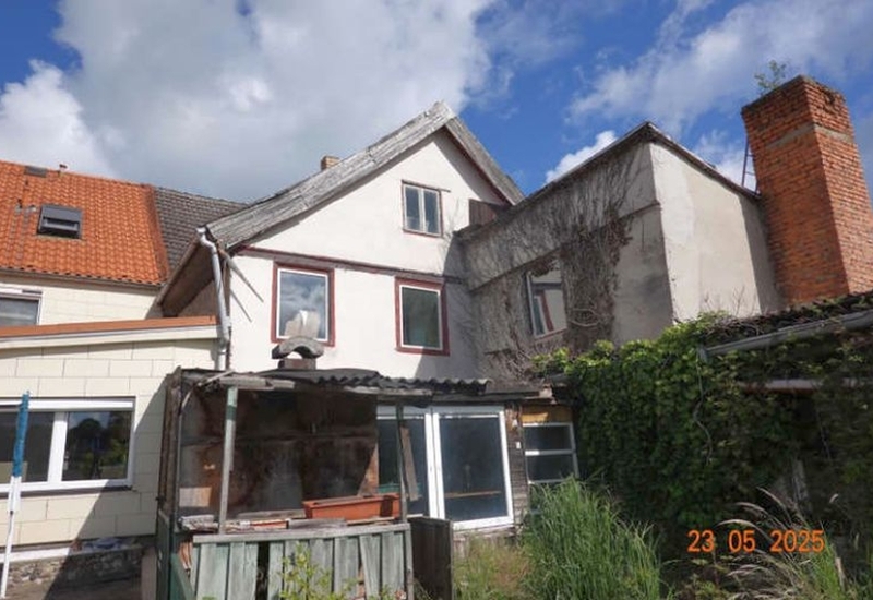 Mehrfamilienhaus mit 4 Nebengebäuden in Stavenhagen - Bild 2