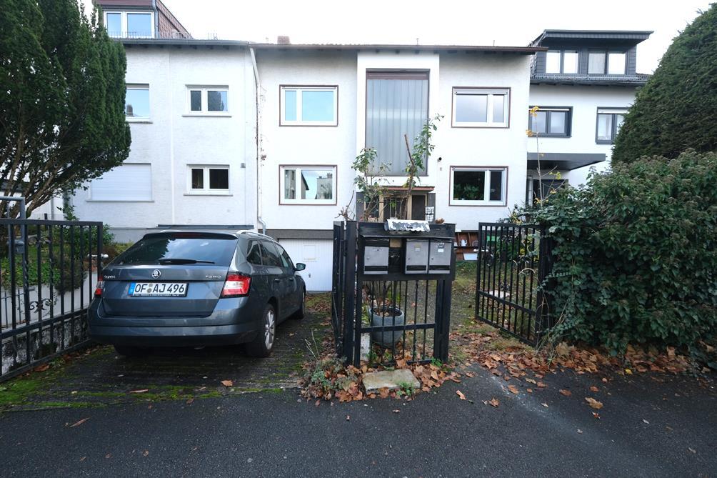 Sonstiges, Grundstück bebaut mit einem beidseitig angebauten Wohnhaus in Frankfurt am Main - Bild 2