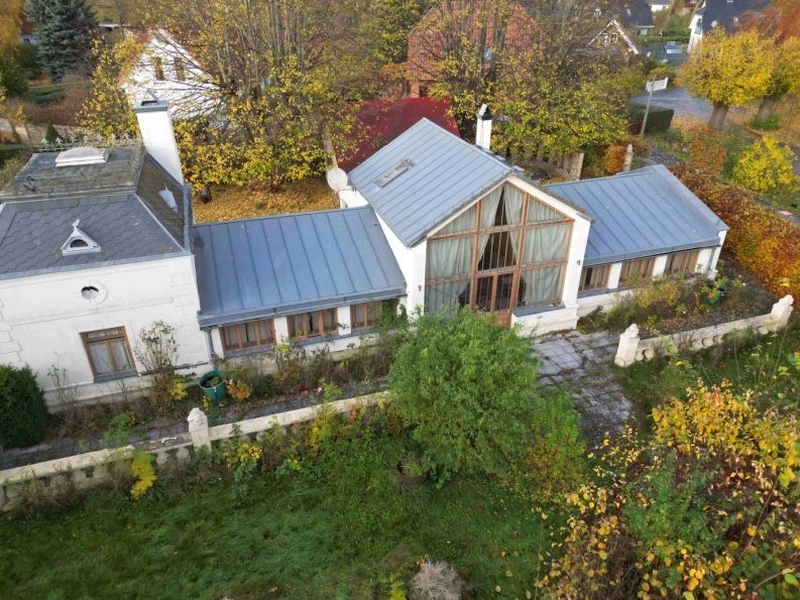 Einfamilienwohnhaus (denkmalgeschützte ehem. Orangerie) und Nebengebäude in Klausdorf - Bild 2