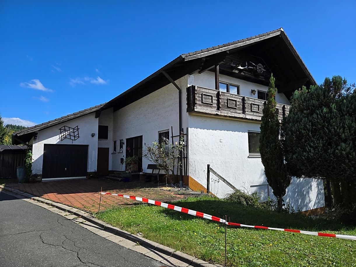 Wohn-/Geschäftshaus in Steinwiesen - Bild 1