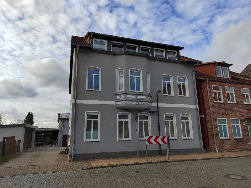 Mehrfamilienhaus mit Nebengebäude in Rehna - Bild 2