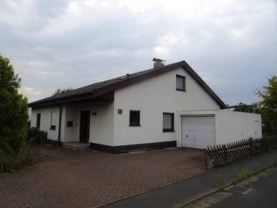 Einfamilienhaus mit Pkw-Garage in Emdener Straße 28, 34246 Vellmar, Niedervellmar - Bild 1