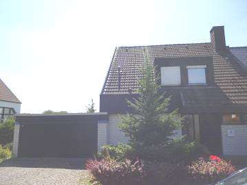 Zweifamilienhaus, Garage, einseitig angebaut mit unterkellerter Doppelgarage in Bochum - Bild 1