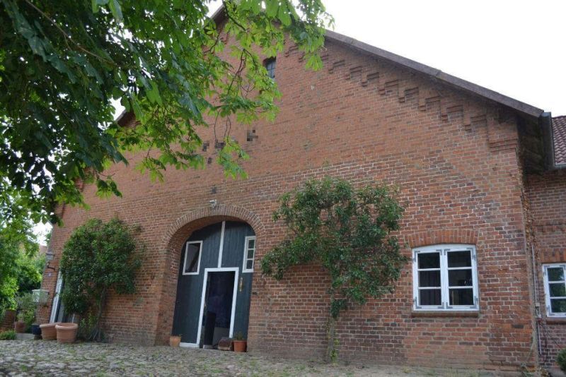 Wohn-/Wirtschaftsgebäude und Landwirtschaftsfläche in Panker - Bild 1