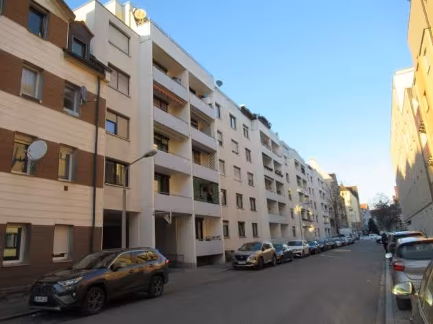 Eigentumswohnung (3 bis 4 Zimmer), Kfz-Stellplatz (Tiefgarage) in Nürnberg - Bild 2