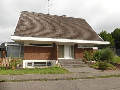 Garage, Einfamilienhaus, mit angebauter Schwimmhalle in Weezer Straße 177, 47623 Kevelaer - Bild 1