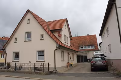 Einfamilienhaus, Grundstück mit 3 Wohngebäuden u. 2 Nebengebäuden in Breitenbacher Straße 30, 91320 Ebermannstadt, Breitenbach - Bild 2