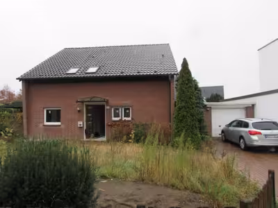 Zweifamilienhaus mit 2 Kfz-Garagen in Emmericher Straße 99, 46485 Wesel - Bild 1