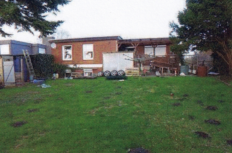 Einfamilienhaus mit Einliegerwohnung und Garage in Elmshorn - Bild 1