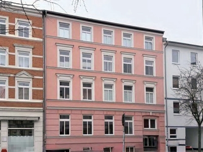 Mehrfamilienhaus mit 2 Nebengebäuden in Bornhövedstraße 18, 19055 Schwerin - Bild 1