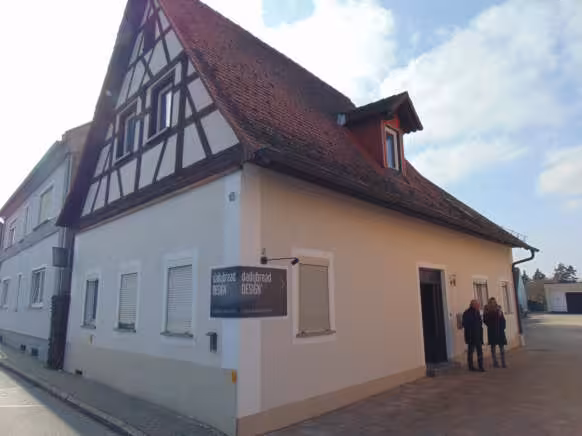 Wohnhaus-Altbau mit Garage u. Nebengebäude; Wohnhaus-Neubau mit Doppelgarage in Memmelsdorf - Bild 4