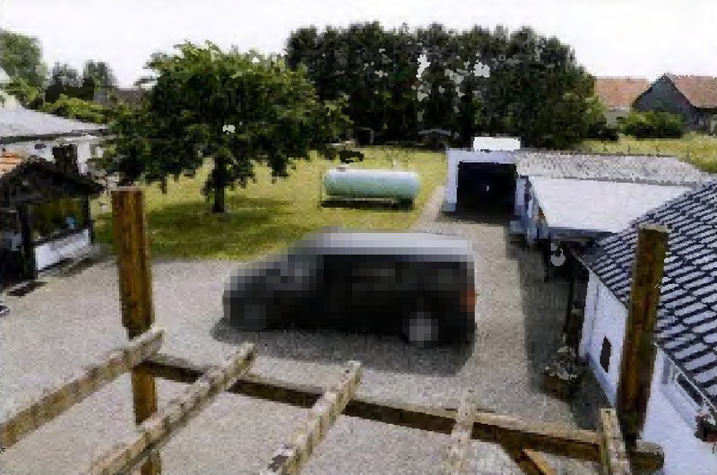 Zweifamilienhaus mit mehreren Nebengebäuden in Spornitz - Bild 3