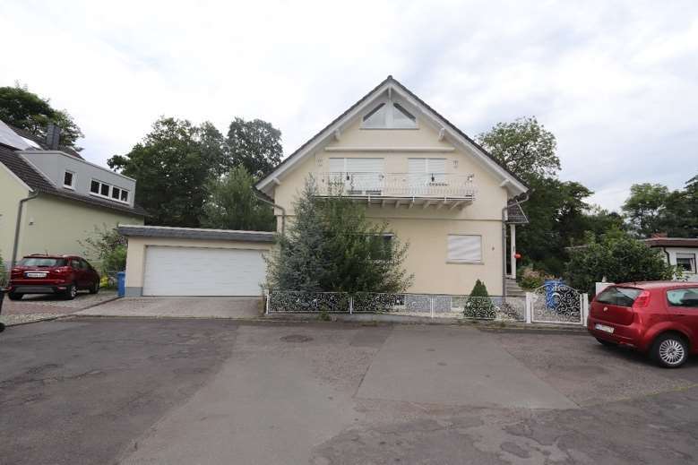 Zweifamilienhaus, Garage, Gartenfläche in Bad Homburg vor der Höhe - Bild 1