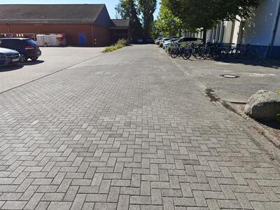 unbebautes Grundstück, Wegefläche mit Kunstobjekt in Karlsruher Str.  2 B, 30519 Hannover - Bild 2