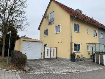 Doppelhaushälfte in Leonhard-Deininger-Straße 24, 93073 Neutraubling - Bild 1