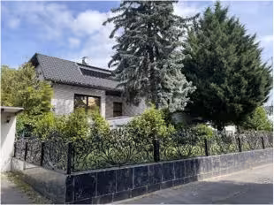 Garage, Einfamilienhaus in Ernst-Reimbold-Str. 4, 50996 Köln, Rodenkirchen - Bild 1